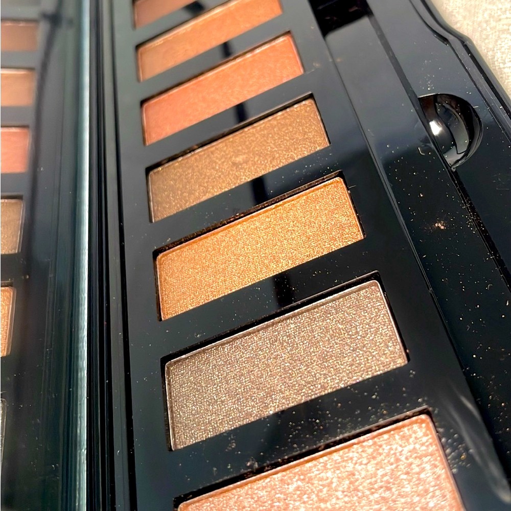 NWOB - ME makeover essentials, 10 eyeshadow palette